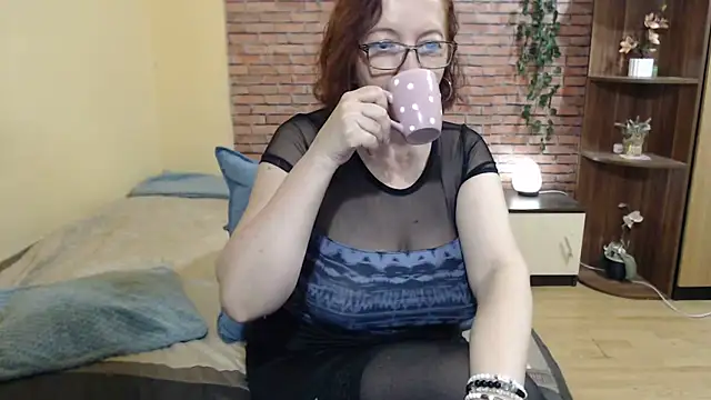 EvelyneFlirtyMilf online show from May 22, 4:52 am