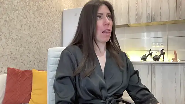 HotyWinter online show from April 18, 5:00 am