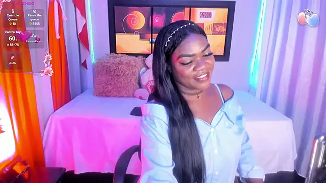 Snapshot of Emabland2 chatting on February 7, 5:44 am Emabland2 online show from February 7, 5:44 am