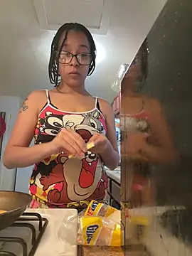 Snapshot of Alliejay chatting on May 5, 10:07 pm Alliejay online show from May 5, 10:07 pm