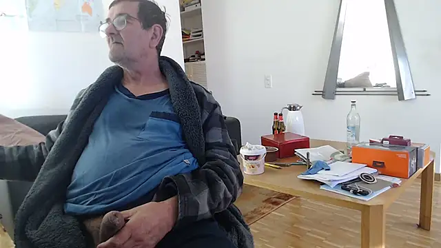 Snapshot of silvio-aus-luzern-CH chatting on March 17, 8:28 am silvio-aus-luzern-CH online show from March 17, 8:28 am