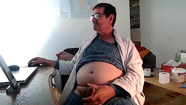 Snapshot of silvio-aus-luzern-CH chatting on May 10, 6:51 am silvio-aus-luzern-CH online show from May 10, 6:51 am