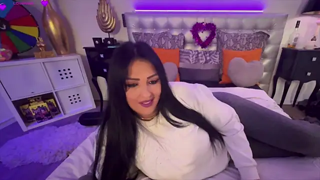 Snapshot of TiffanyRoxx chatting on February 3, 7:30 pm TiffanyRoxx online show from February 3, 7:30 pm