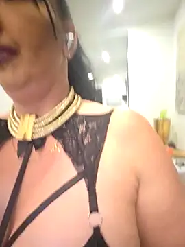 Snapshot of TiffanyRoxx chatting on February 9, 7:18 pm TiffanyRoxx online show from February 9, 7:18 pm