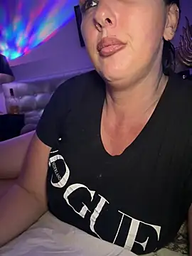 TiffanyRoxx online show from April 1, 6:27 pm