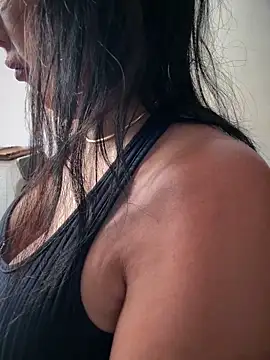 Snapshot of TiffanyRoxx chatting on June 5, 10:10 am TiffanyRoxx online show from June 5, 10:10 am