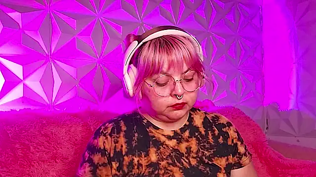 Satyn doll online show from February 21, 10:00 pm