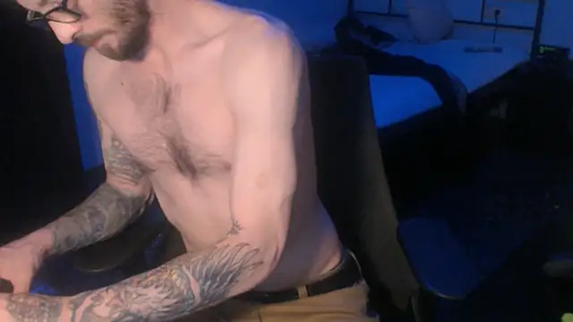 SexxxyLouis online show from March 6, 7:10 pm