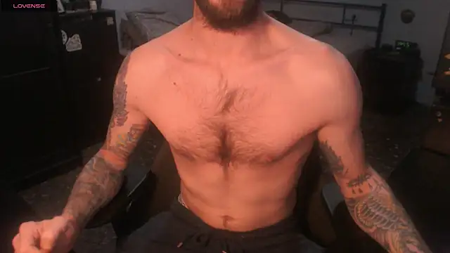 SexxxyLouis online show from November 29, 8:45 pm