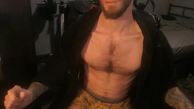 Snapshot of SexxxyLouis chatting on April 6, 7:53 am SexxxyLouis online show from April 6, 7:53 am