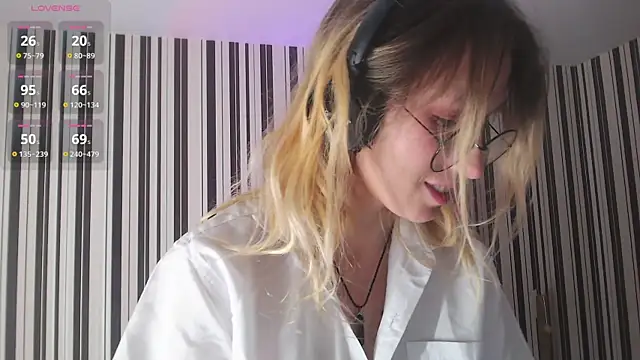  Hanna Moon  online show from December 9, 10:43 am