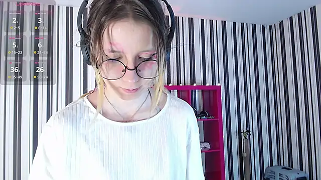  Hanna Moon  online show from February 8, 7:15 am