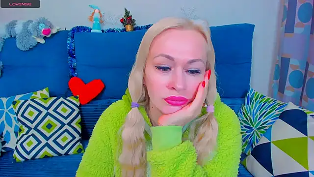 EllenMoore online show from January 5, 2:38 am