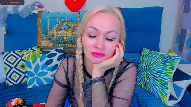 EllenMoore online show from January 16, 2:30 am