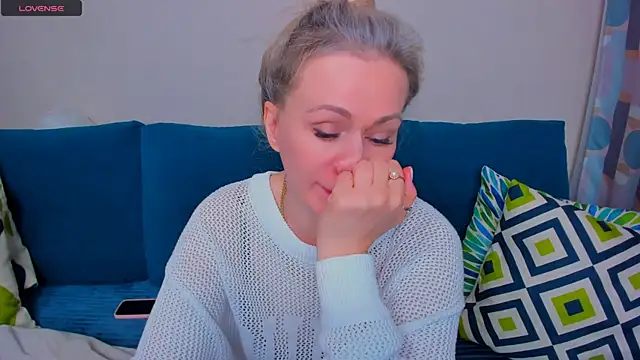 EllenMoore online show from September 12, 3:06 am