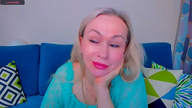 EllenMoore online show from September 20, 3:07 am