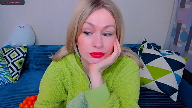 EllenMoore online show from March 7, 3:03 am