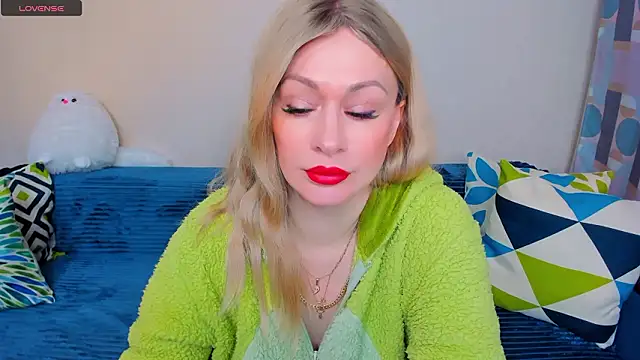 EllenMoore online show from March 18, 3:09 am