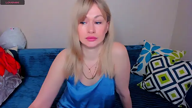 EllenMoore online show from April 14, 3:45 am