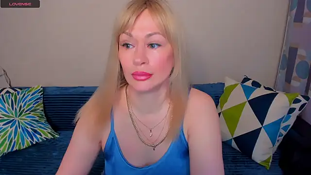 EllenMoore online show from May 24, 3:11 am