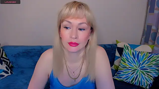 Snapshot of EllenMoore chatting on June 27, 3:11 am EllenMoore online show from June 27, 3:11 am