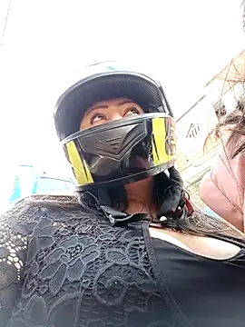 Brenda Berck  online show from March 22, 9:31 pm