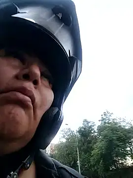 Brenda Berck  online show from April 8, 9:59 pm