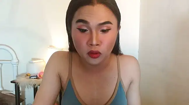 Snapshot of JustineBIGCUM chatting on December 5, 6:43 am JustineBIGCUM online show from December 5, 6:43 am