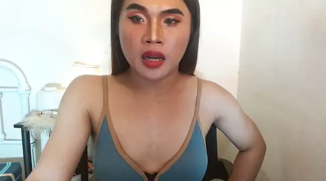 Snapshot of JustineBIGCUM chatting on December 10, 7:58 am JustineBIGCUM online show from December 10, 7:58 am