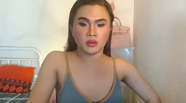 Snapshot of JustineBIGCUM chatting on February 5, 10:19 am JustineBIGCUM online show from February 5, 10:19 am