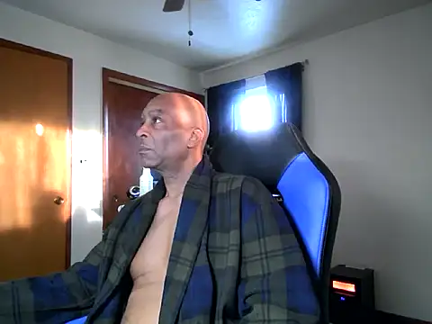 longdick4you8686 online show from March 10, 12:37 pm