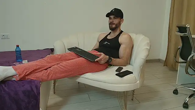 Snapshot of MauroTwin chatting on February 1, 5:55 pm MauroTwin online show from February 1, 5:55 pm