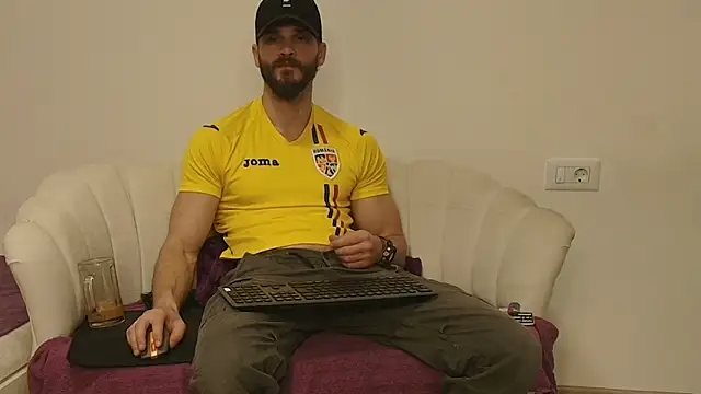 Snapshot of MauroTwin chatting on March 4, 6:36 pm MauroTwin online show from March 4, 6:36 pm