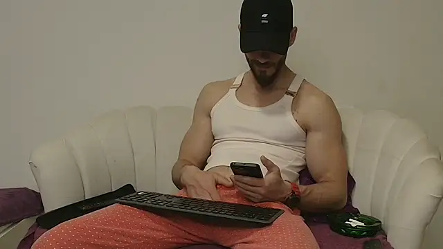 Snapshot of MauroTwin chatting on March 13, 6:58 pm MauroTwin online show from March 13, 6:58 pm
