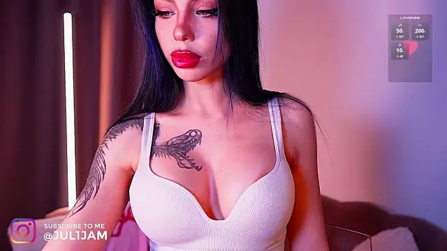 Snapshot of juli_jam chatting on March 25, 7:31 pm juli jam online show from March 25, 7:31 pm
