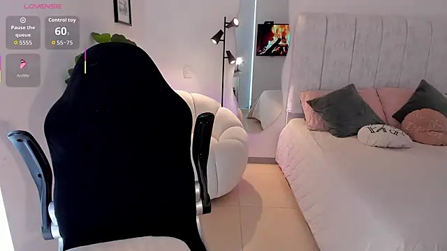 AmyWood online show from March 11, 7:31 pm