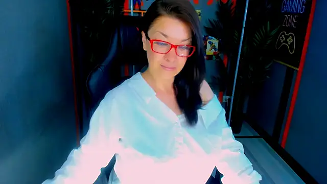 Snapshot of AnaMills chatting on June 12, 10:19 pm AnaMills online show from June 12, 10:19 pm