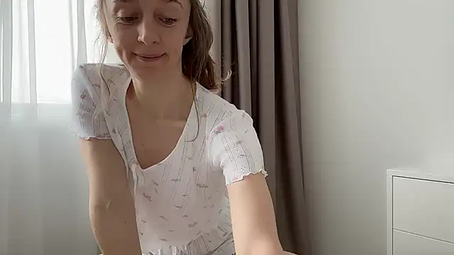 ShySchoolGirl online show from February 27, 1:00 pm