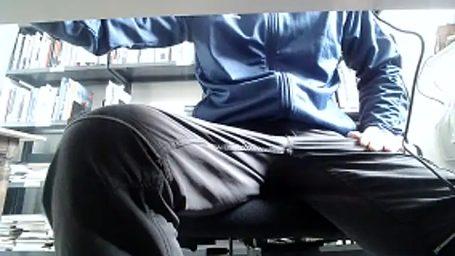 Snapshot of NiceHunter89 chatting on February 16, 10:33 am NiceHunter89 online show from February 16, 10:33 am