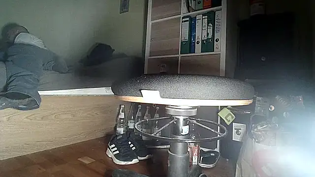 Snapshot of NiceHunter89 chatting on March 3, 12:17 am NiceHunter89 online show from March 3, 12:17 am