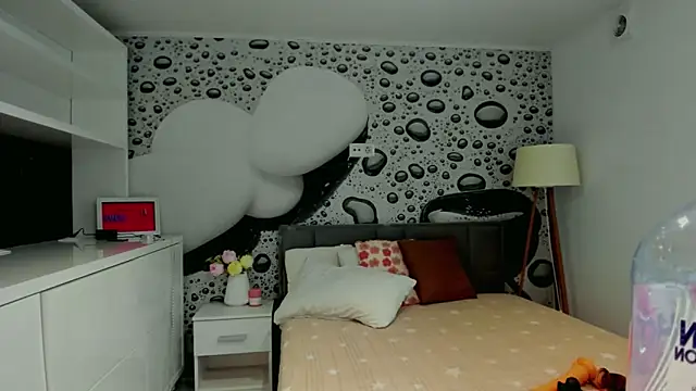 Snapshot of AlmaFancy chatting on September 23, 4:59 am AlmaFancy online show from September 23, 4:59 am
