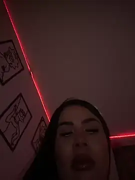 Snapshot of Emma_Brown_12 chatting on February 10, 9:08 pm Emma Brown 12 online show from February 10, 9:08 pm