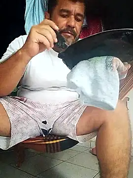 tarra122 online show from May 9, 4:23 pm