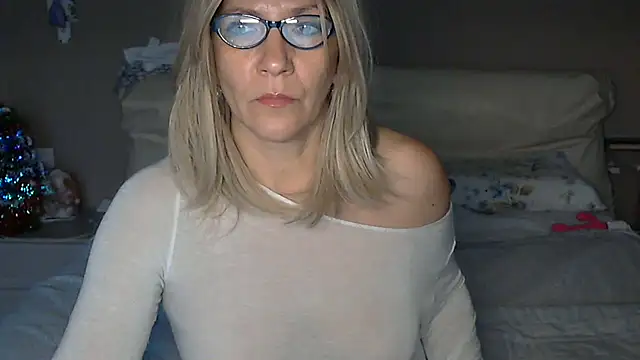 Snapshot of -K-- chatting on January 2, 2:24 pm -K-- online show from January 2, 2:24 pm
