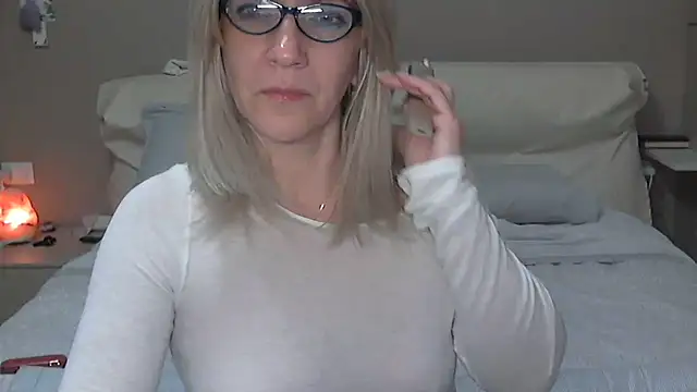 Snapshot of -K-- chatting on February 10, 4:36 pm -K-- online show from February 10, 4:36 pm