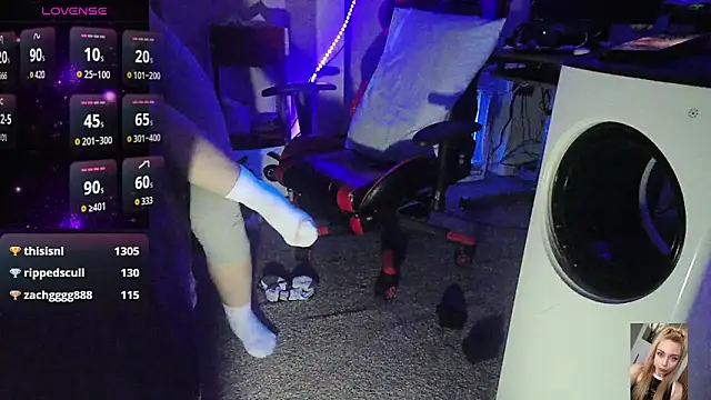 Blondiewithanass online show from November 25, 2:39 pm