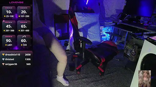 Blondiewithanass online show from December 1, 2:22 pm