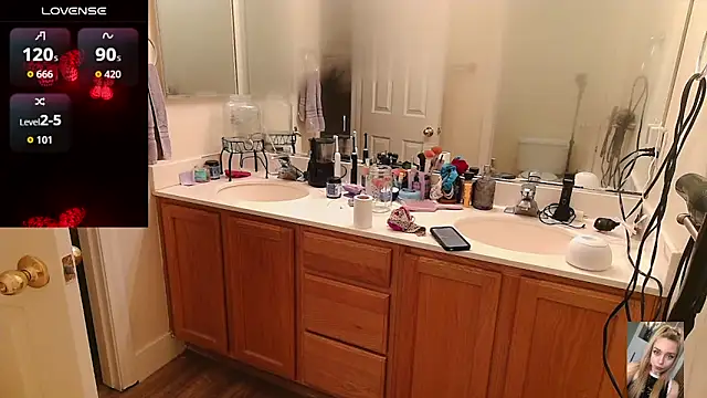 Blondiewithanass online show from March 29, 3:50 am