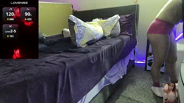 Snapshot of Blondiewithanass chatting on April 27, 2:26 pm Blondiewithanass online show from April 27, 2:26 pm