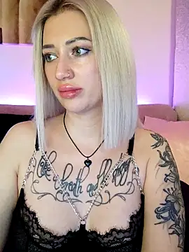 Snapshot of Fuck-Gina chatting on February 8, 7:28 pm Fuck-Gina online show from February 8, 7:28 pm